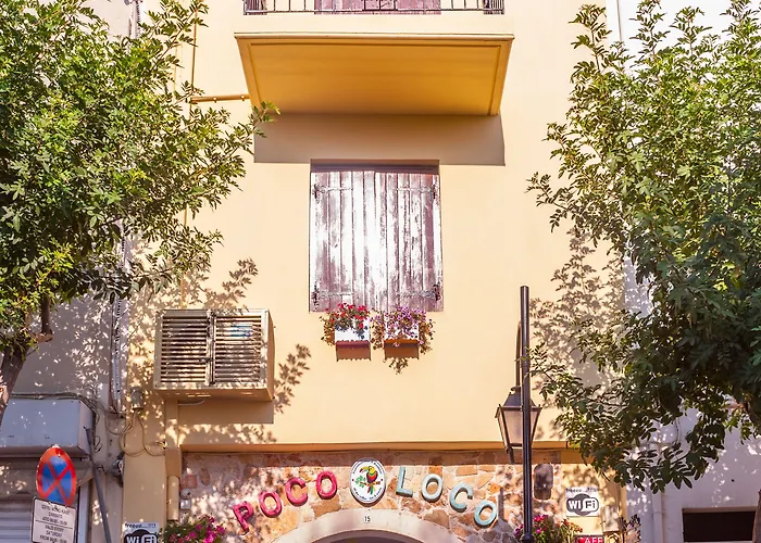 לינה וארוחת בוקר Poco Loco 4*